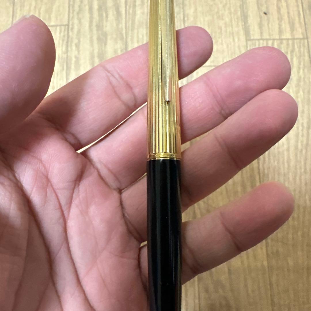 モンブラン 万年筆 黒と金
