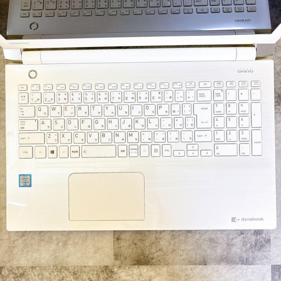 おしゃれなホワイト❣SSDでサクサク快適✨薄型 カメラ すぐ使えるノートパソコン