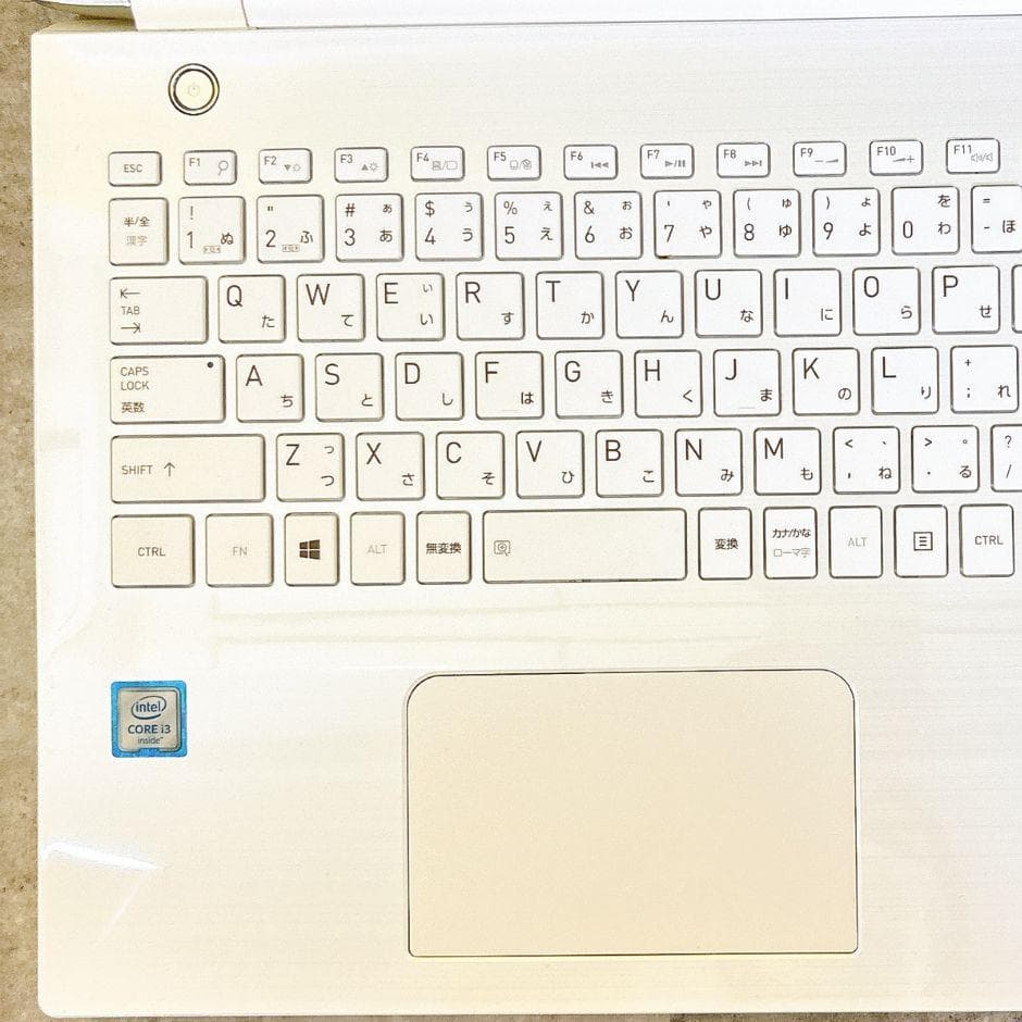 おしゃれなホワイト❣SSDでサクサク快適✨薄型 カメラ すぐ使えるノートパソコン