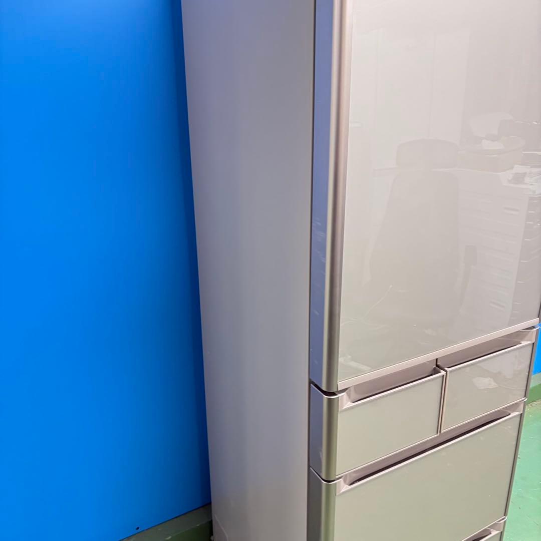 704 日立大型冷蔵庫　ガラスパネル　400L強　小型　自動製氷　家庭用　右開き