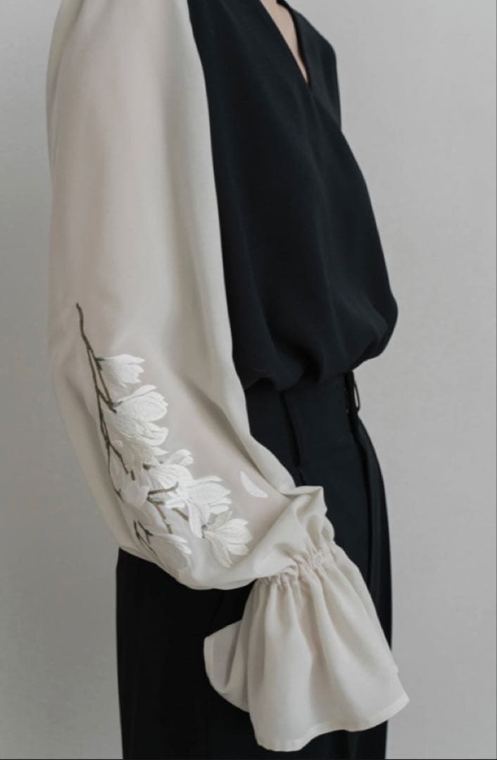 iCONOLOGY 花を着るブラウス 白木蓮　完売品 イコノロジー