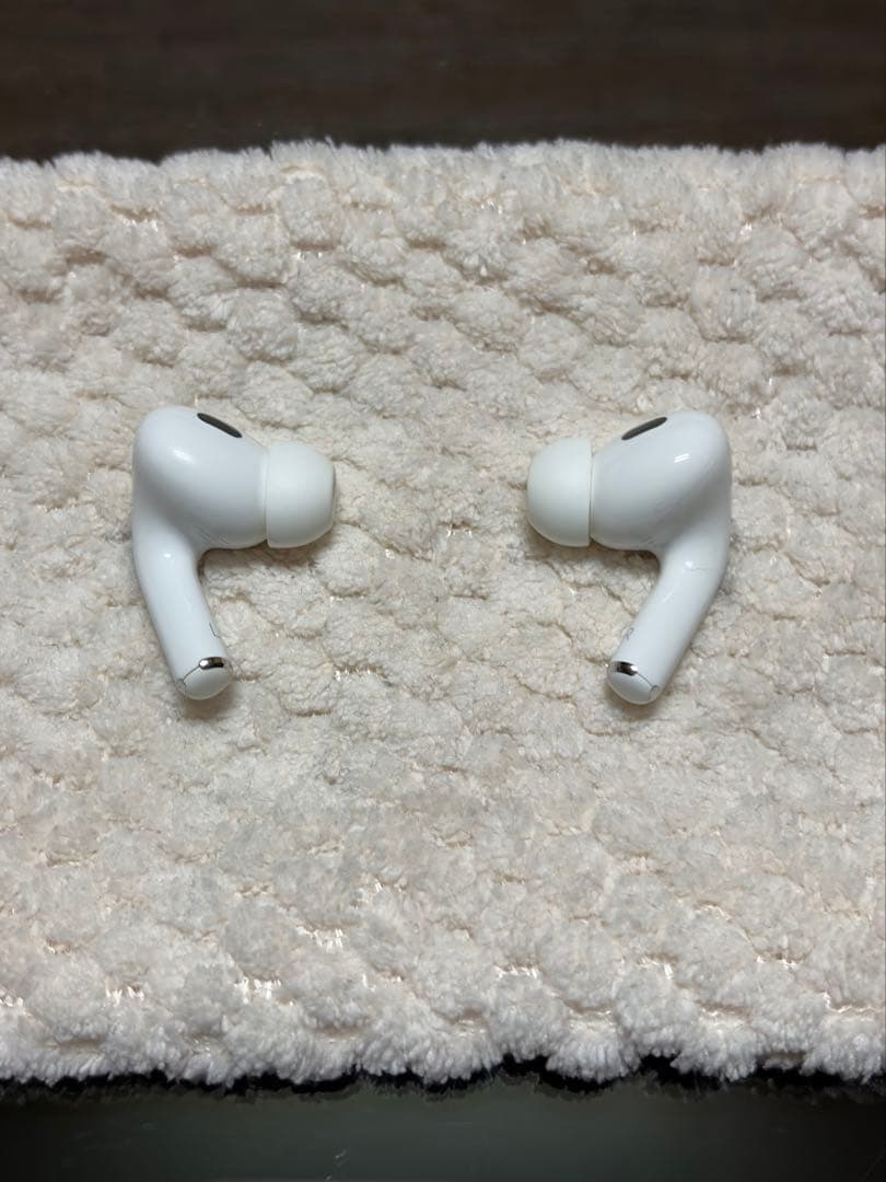【美品】AirPods Pro（第2世代）充電ケーブル・イヤーチップ付動作確認済
