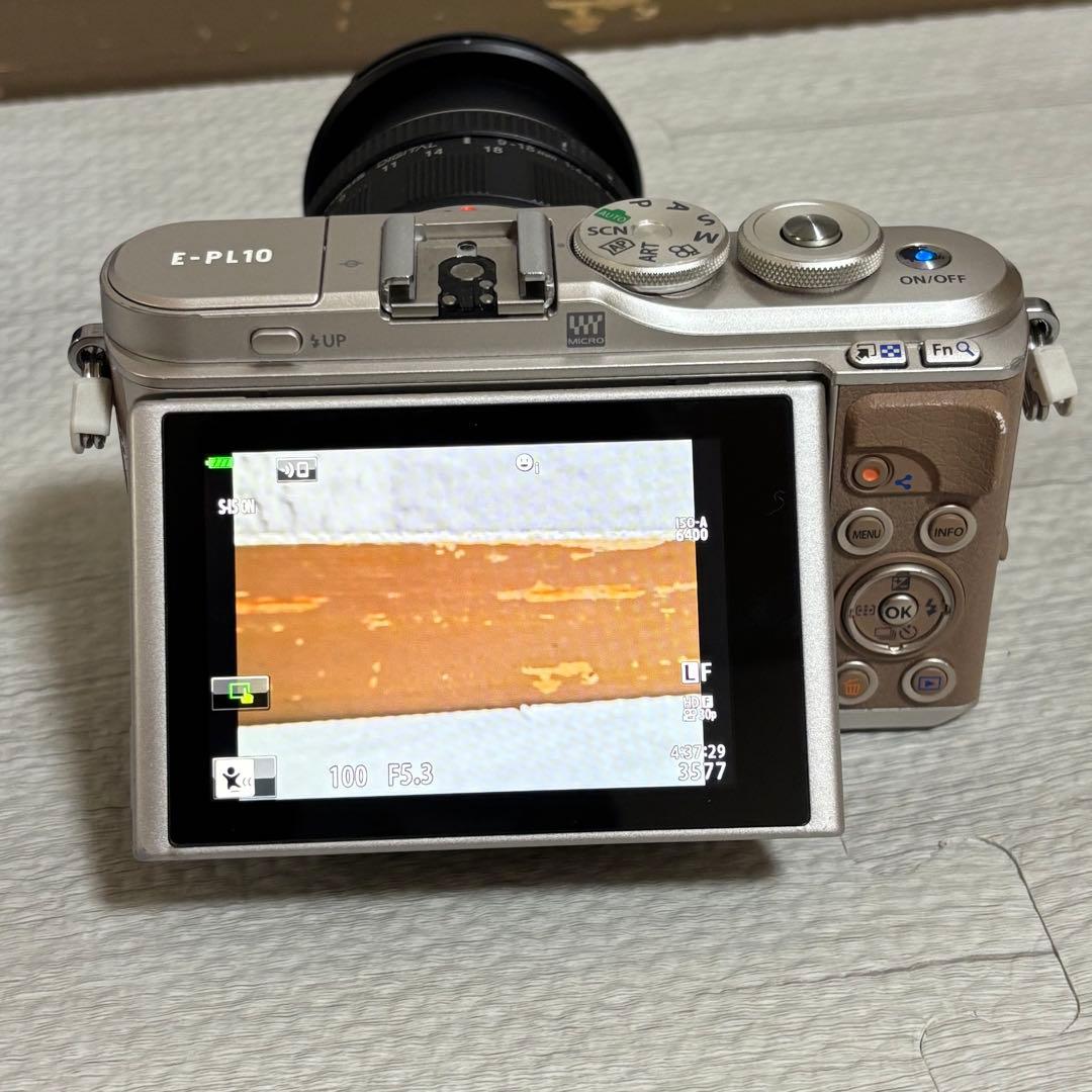 Olympus PEN E-PL10 ミラーレスカメラ　広角ズームレンズ付き