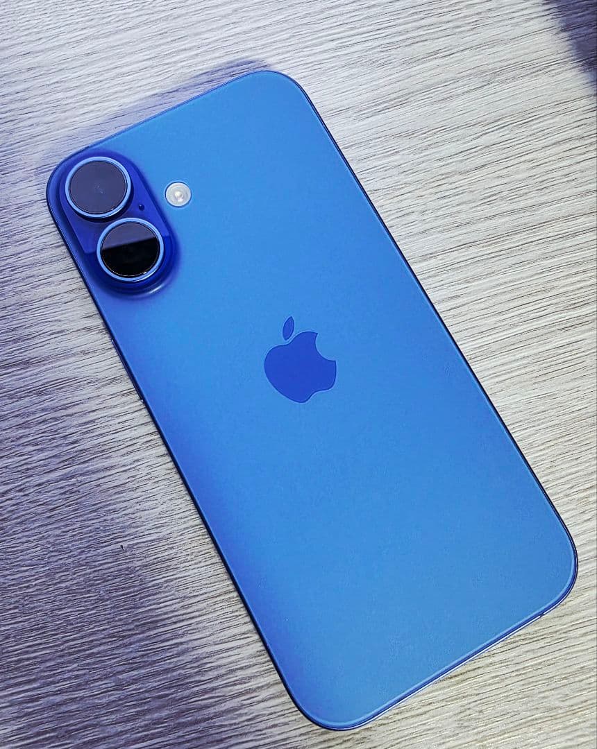 au iPhone 16 256GB バッテリー交換済み100% simフリー