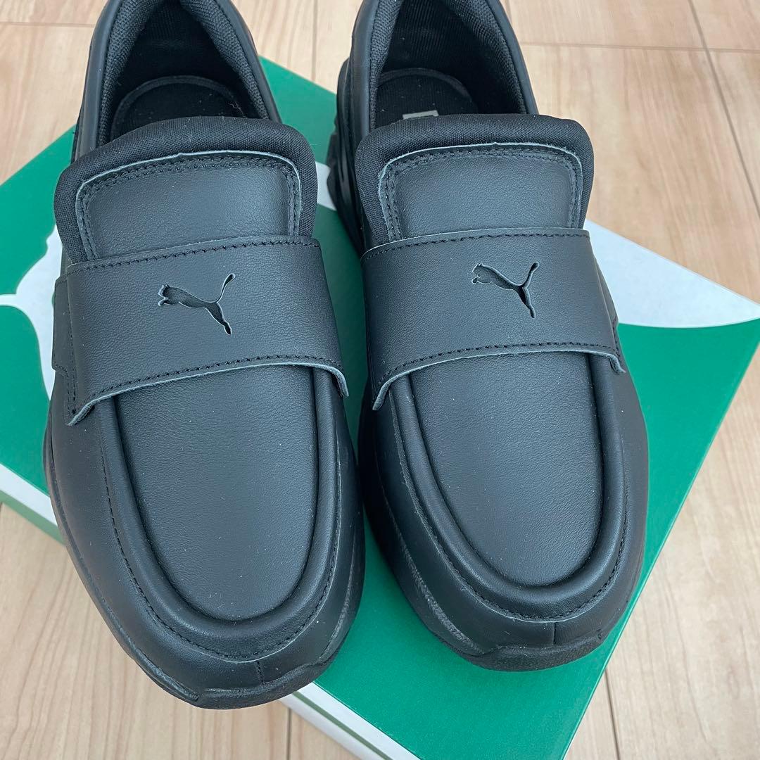 【美品、箱つき】PUMA ブラック 厚底ローファー 24.5cm