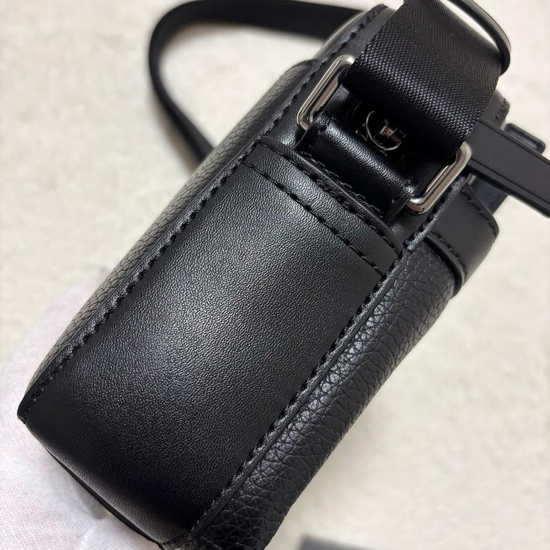 美品 マイケルコース レザー カメラバッグ ショルダーバッグ シボ革 ブラック
