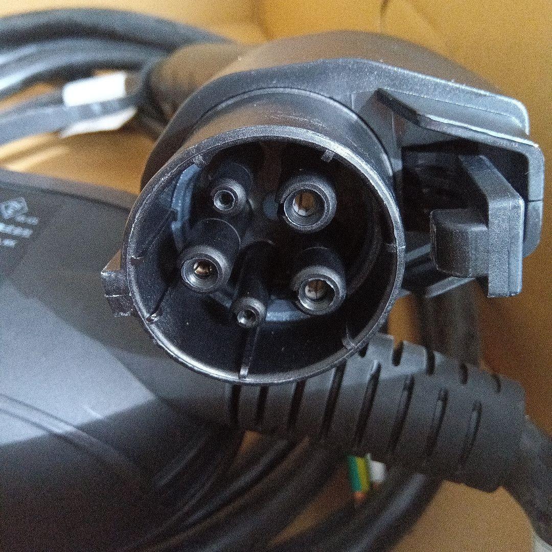 AUDI アウディ e-tron 充電ケーブル