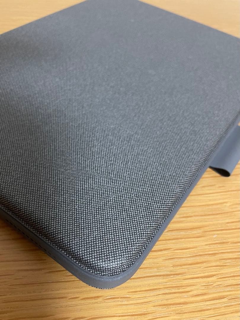 ロジクール 10.9インチ iPad用 トラックパッド付 キーボードケース。