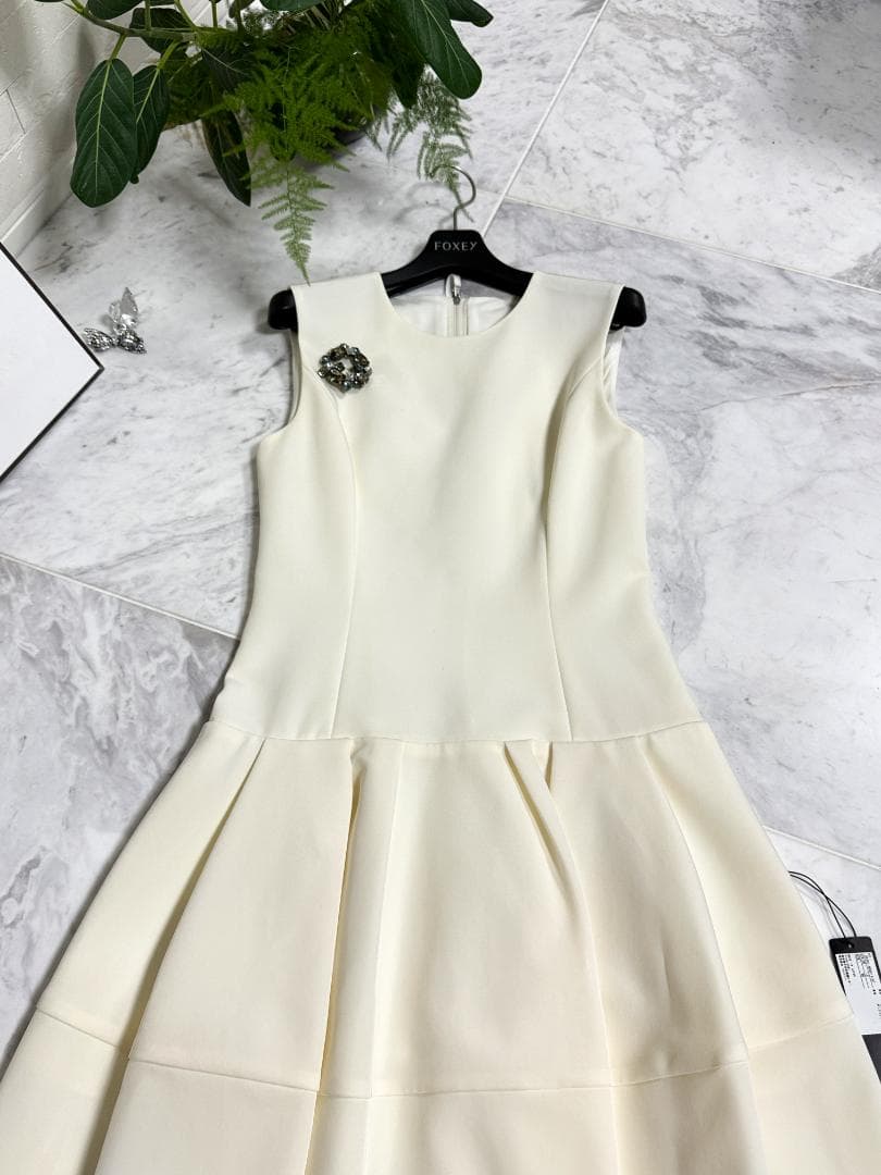 マルク未使用級★FOXEY/フォクシーマットストレッチグログラン 38