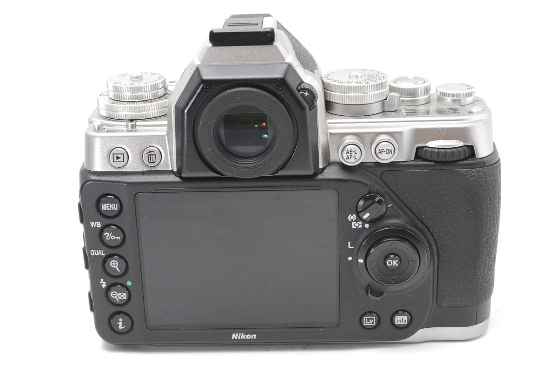 フルサイズセンサー　クラシックデザインと高画質を両立した一眼　Nikon Df