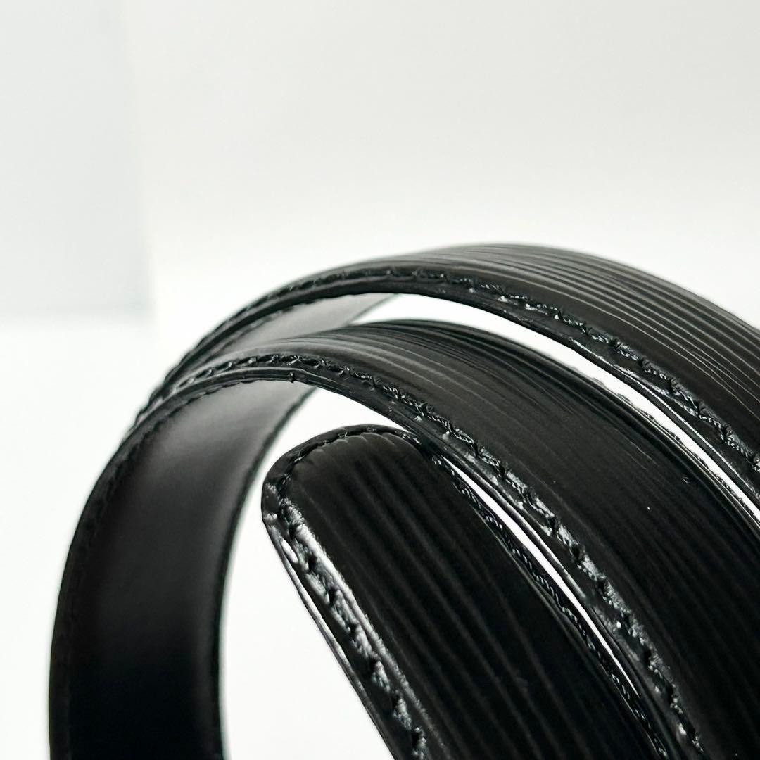 美品 ルイヴィトン ベルト M6832 エピ サンチュール クラシック ブラック