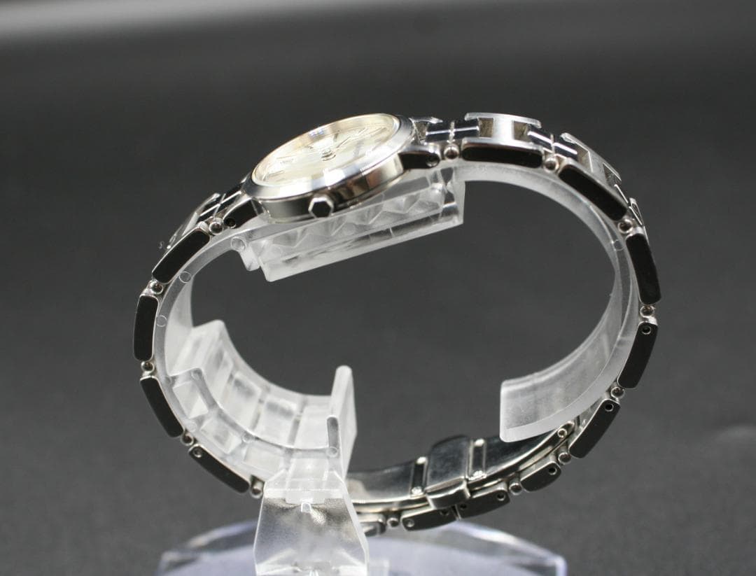 極美品 イヴサンローラン 腕時計 クオーツ シルバー文字盤 ステンレス