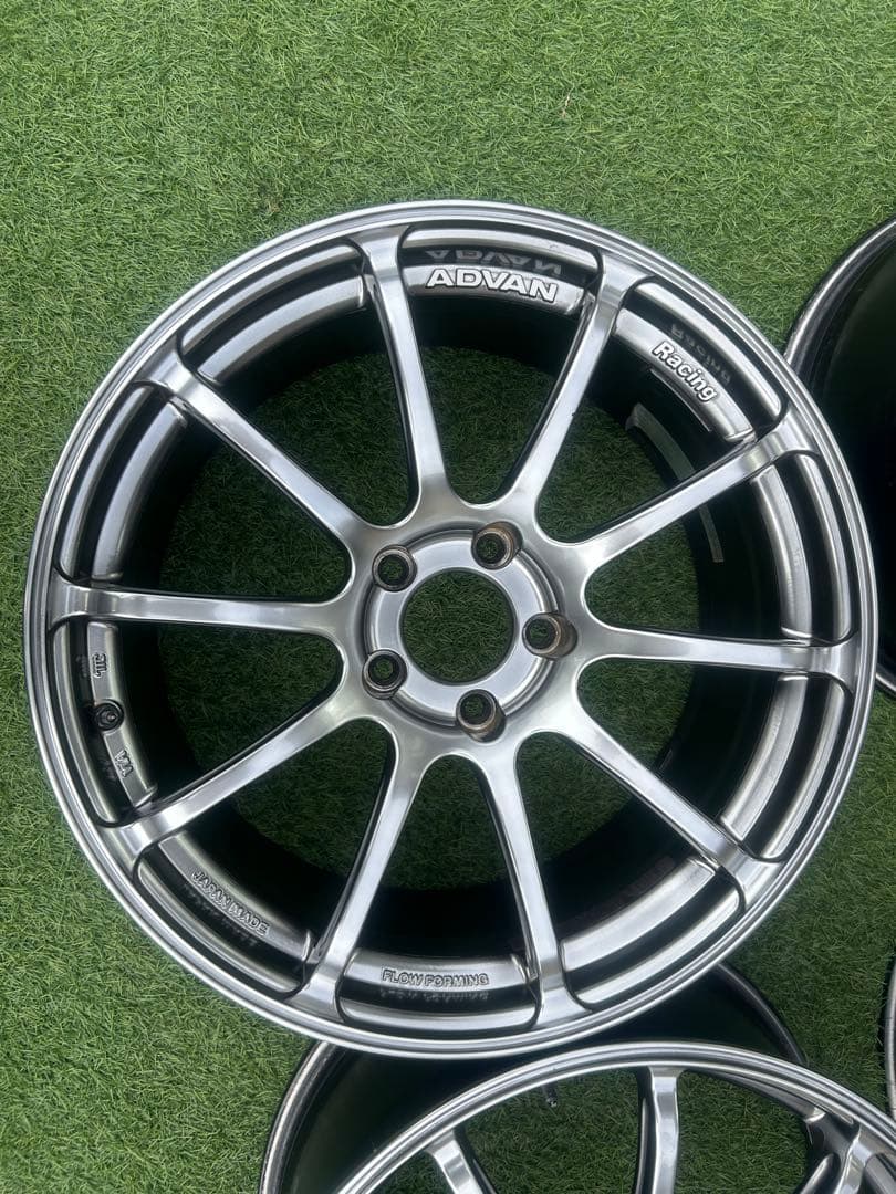 ヨコハマ　アドバン　RS2 18インチ　114.3 8.5j インセット31