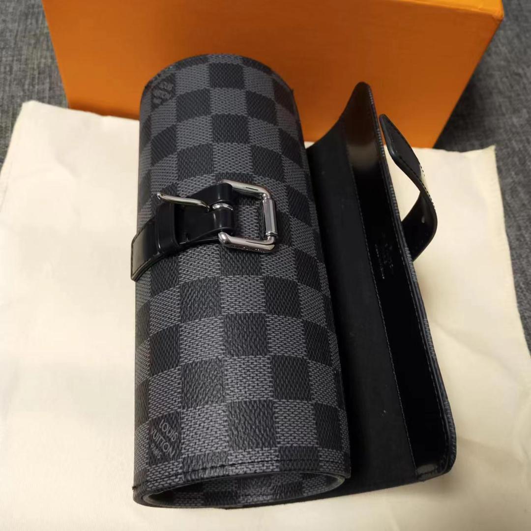 Louis Vuittonルイ・ヴィトン ダミエ　グラフィット エテュイモントル