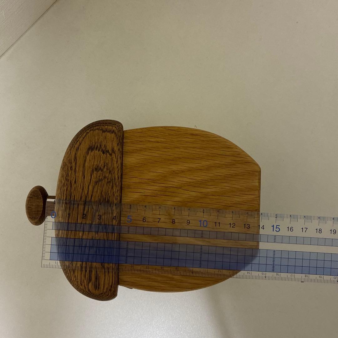 ドングリ型　木製　貯金箱