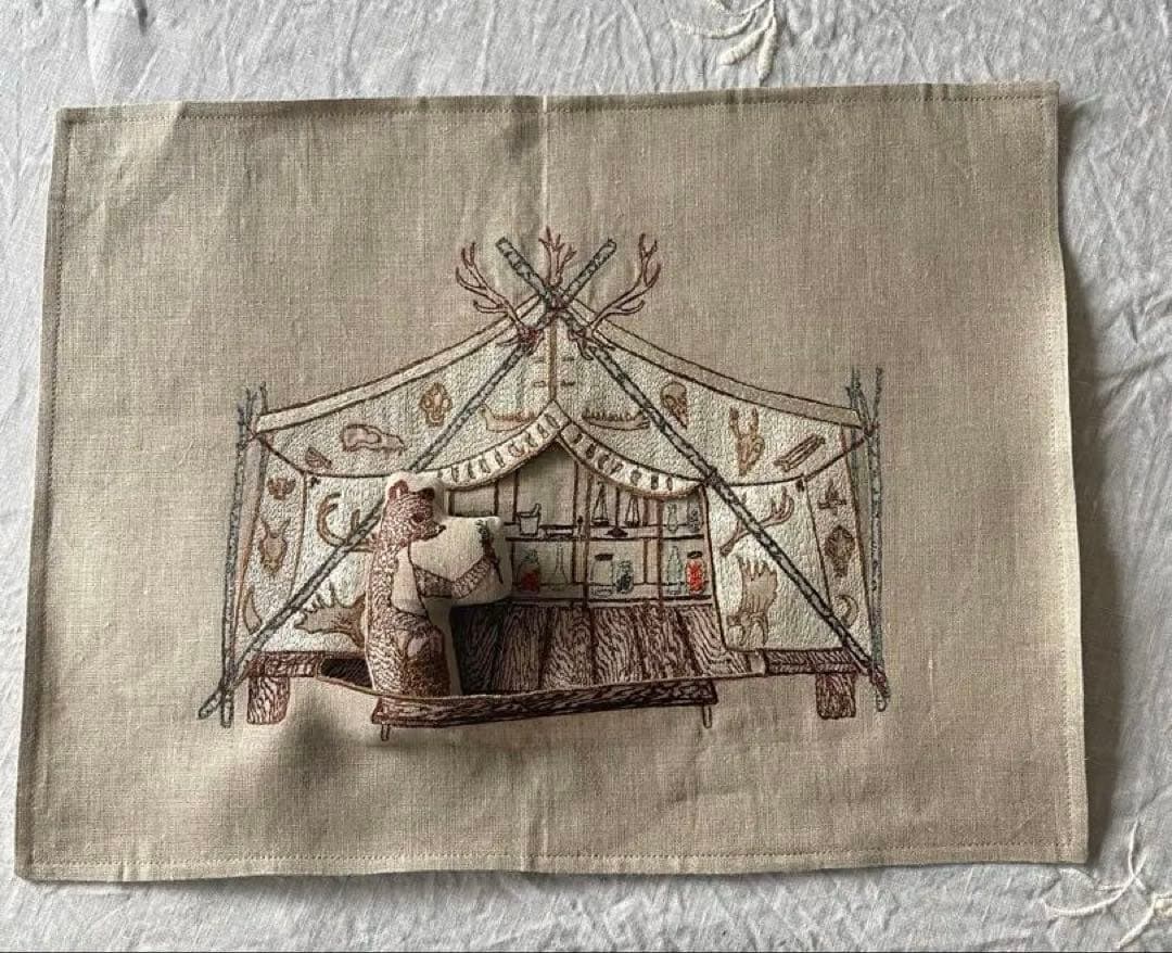 Coral & Tuskクッションカバー Bear apothecary