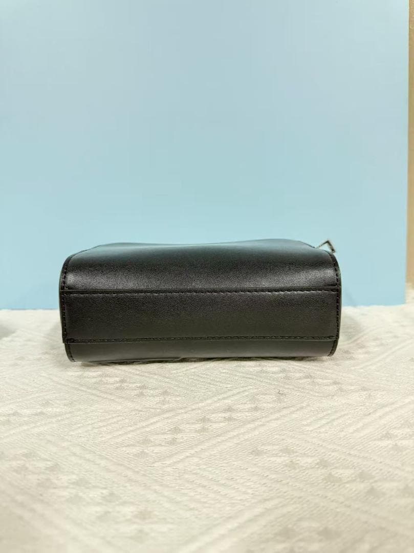 ブラックレザーショルダーバッグ~·