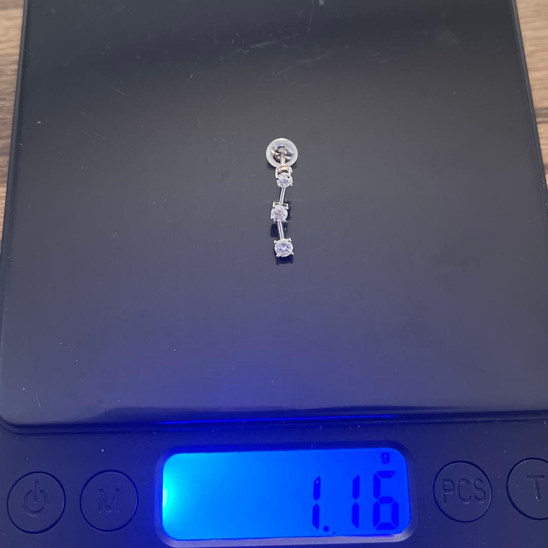 片耳　Ptダイヤモンドピアス トリロジー