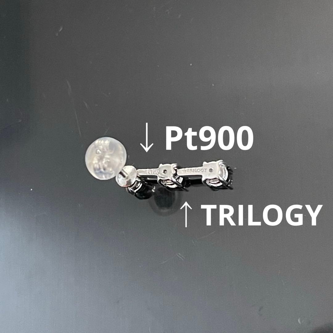 片耳　Ptダイヤモンドピアス トリロジー