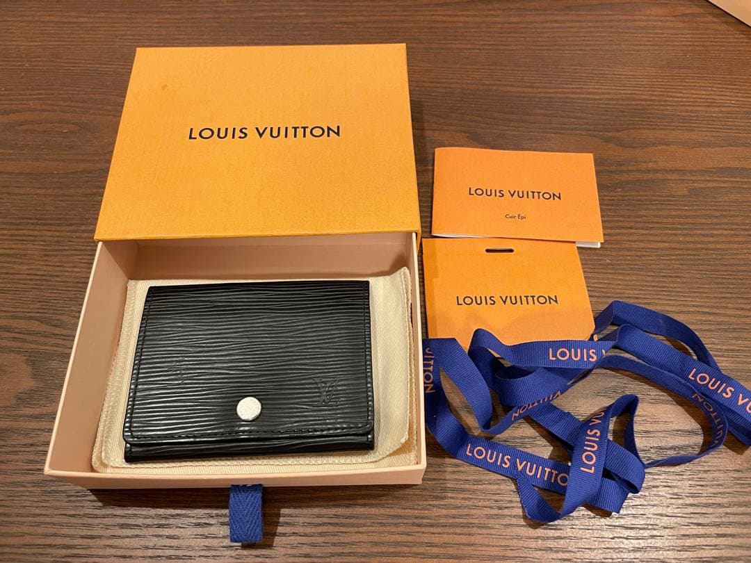 LOUIS VUITTON エピ 名刺入れ