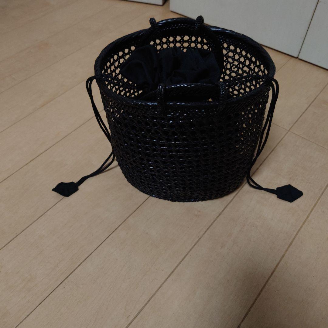 hinthint / アタ素材の透かし編みカゴバッグ