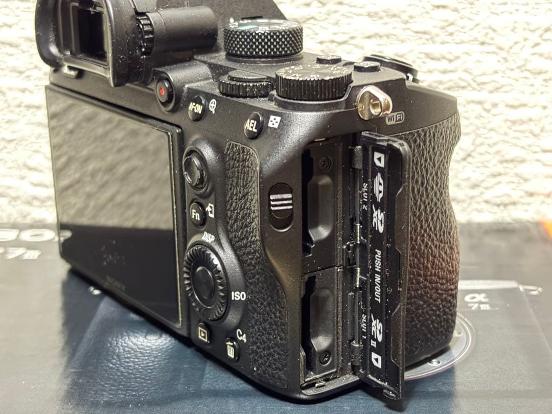 SONY α7 III ボディ ミラーレス一眼カメラ【ILCE-7M3】