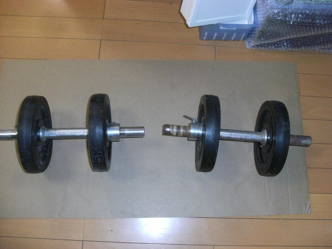 ダンベル・ベンチプレス用のプレート。