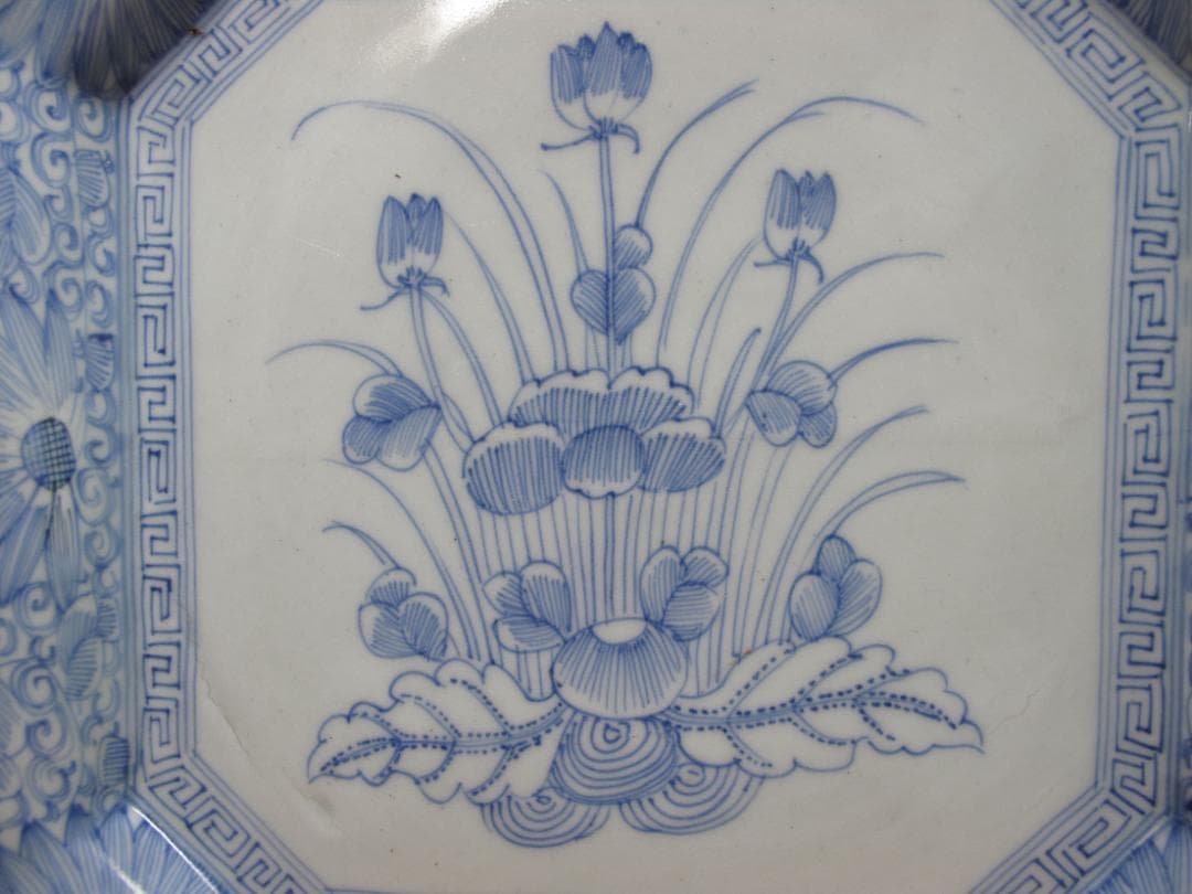 古伊万里　染付け窓絵　草花柄縁　角皿　アンティーク　大皿　盛り皿