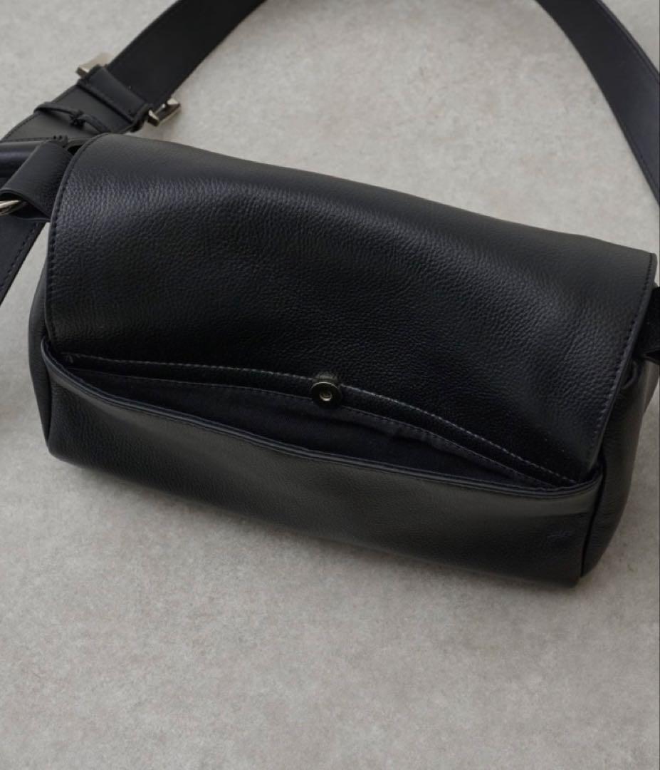 【新品．未開封】BEARDSLEYビアズリー　レザーボディバッグ　ブラック