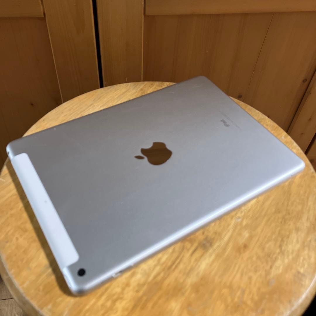 【超美品】iPad 第6世代　MR6P2J/A