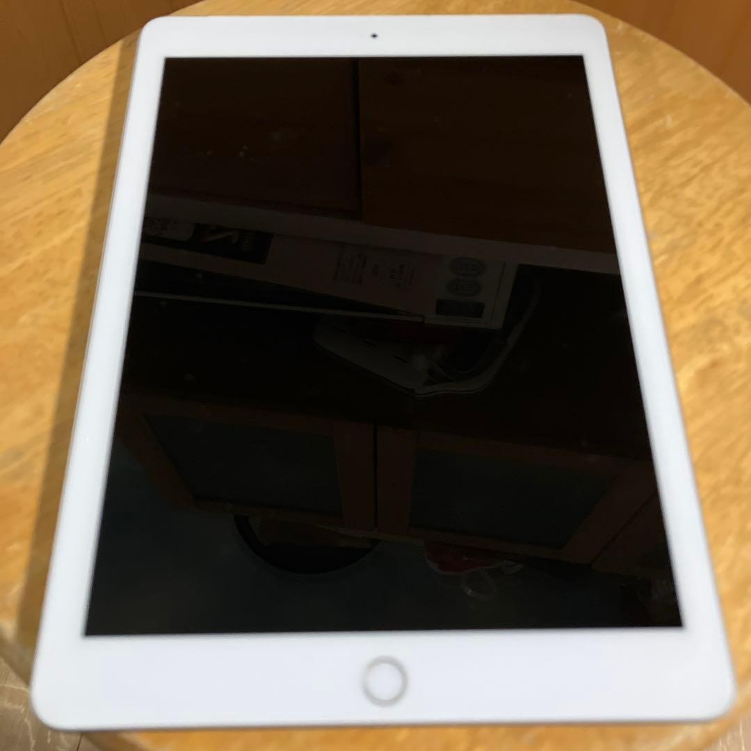 【超美品】iPad 第6世代　MR6P2J/A