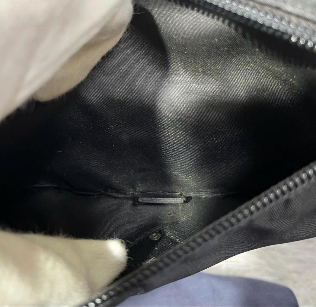 プラダ　ＰＲＡＤＡ　ショルダーバッグ　ナイロン　カメラバッグ　三角ロゴ