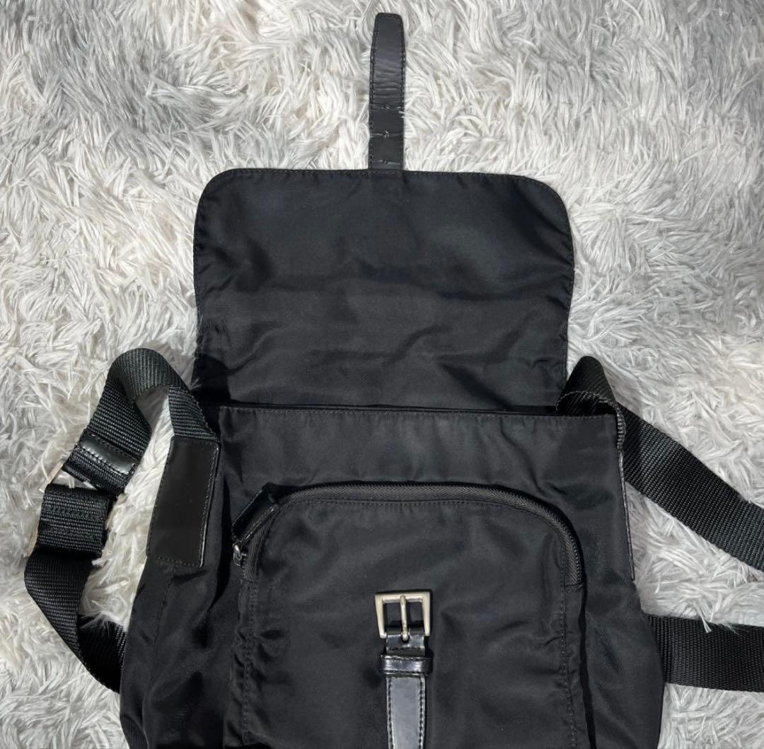 プラダ　ＰＲＡＤＡ　ショルダーバッグ　ナイロン　カメラバッグ　三角ロゴ