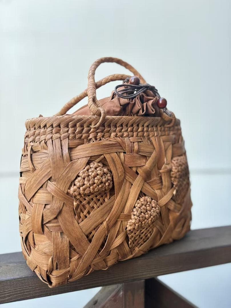 山葡萄　手作り　かごバッグ　乱れ編み、花編み　オリジナルデザイン