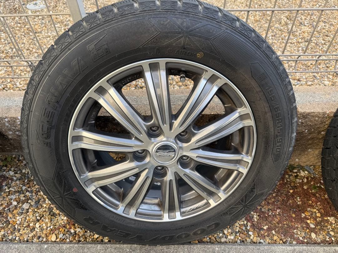 スタッドレスタイヤ　195/65/R15 アイスナビ①