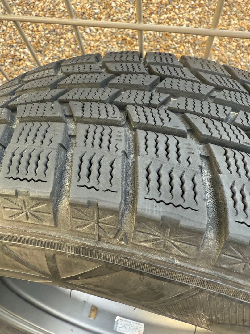 スタッドレスタイヤ　195/65/R15 アイスナビ①