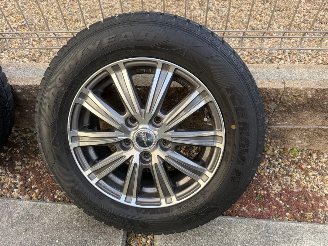 スタッドレスタイヤ　195/65/R15 アイスナビ①