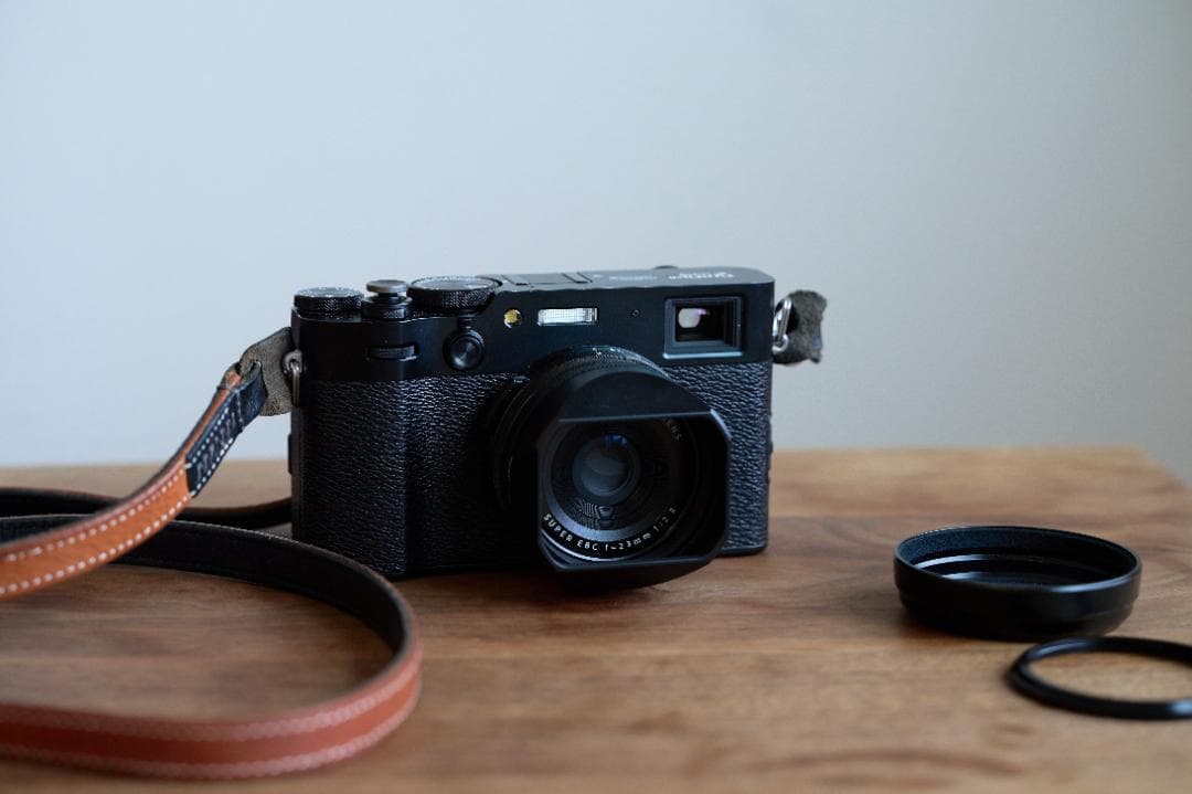 【美品】Fuji X100VI ブラック + おまけアクセサリー多数付き