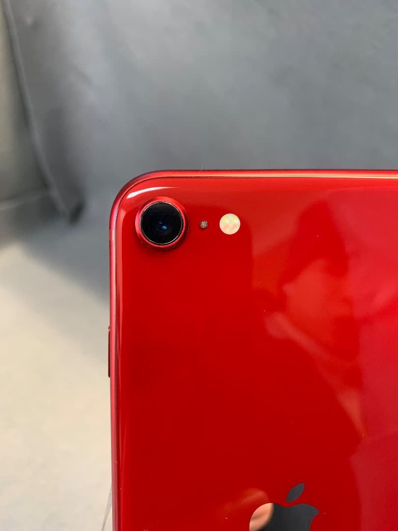 美品　国内版　SIMフリー　iPhoneSE 第3世代　 64GB レッド色