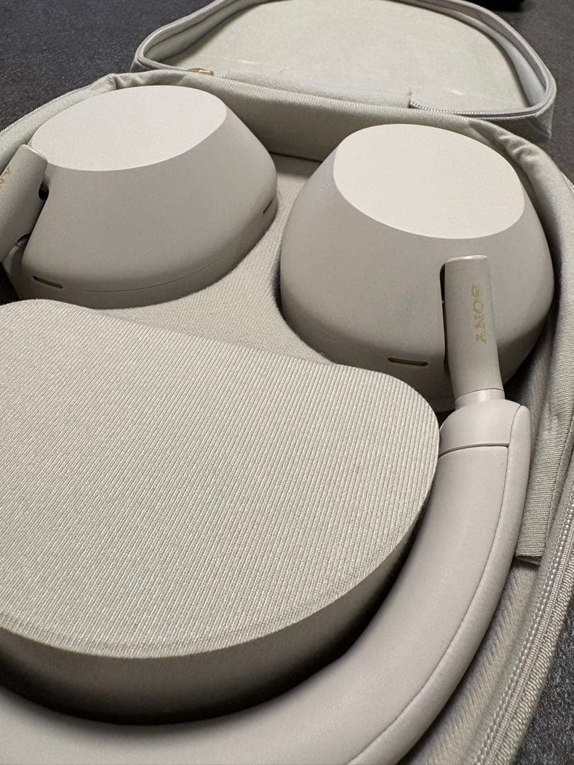 【極美品】SONY WH-1000XM5 プラチナシルバー