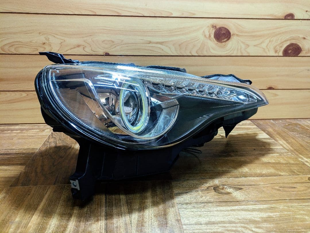 ゆ 86 ZN6 イカリング シーケンシャル ヘッドライト 黄ばみ無し