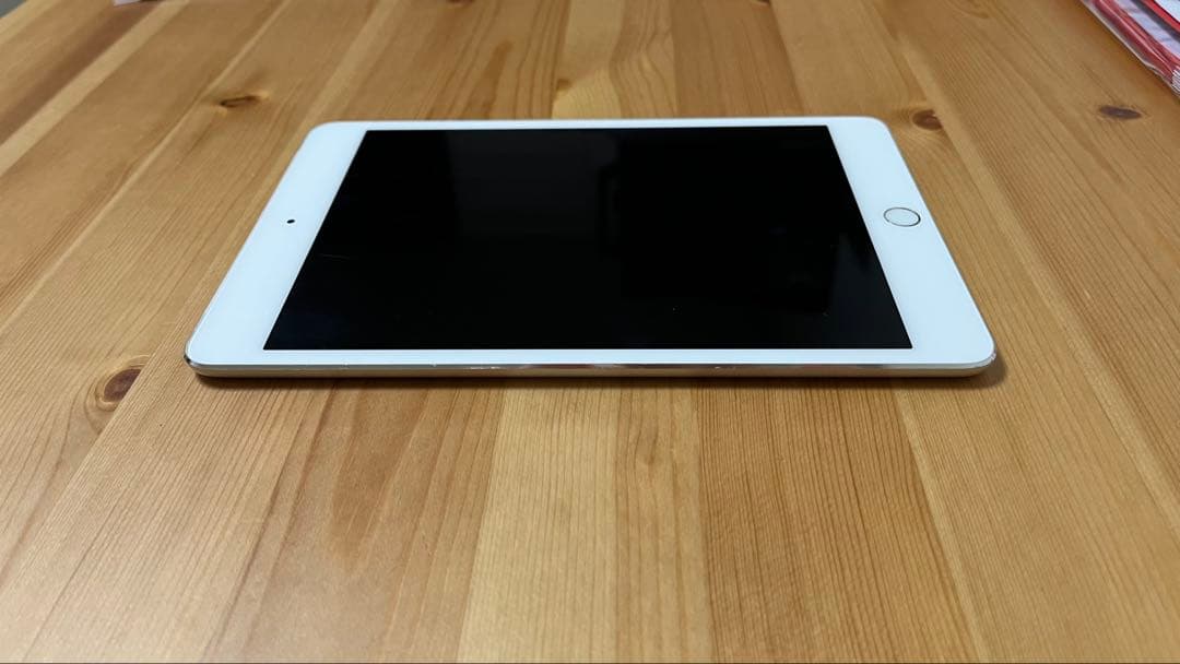 Apple iPad mini 4シルバー 7.9インチ 本体