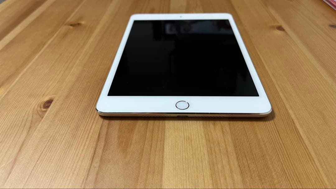 Apple iPad mini 4シルバー 7.9インチ 本体