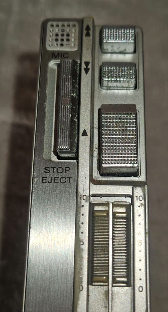 【通電確認のみ】SONY WALKMAN TPS-L2