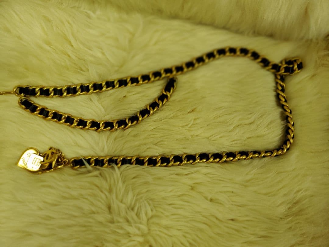 CHANEL シャネル　ゴールドチェーンベルト チャーム付き