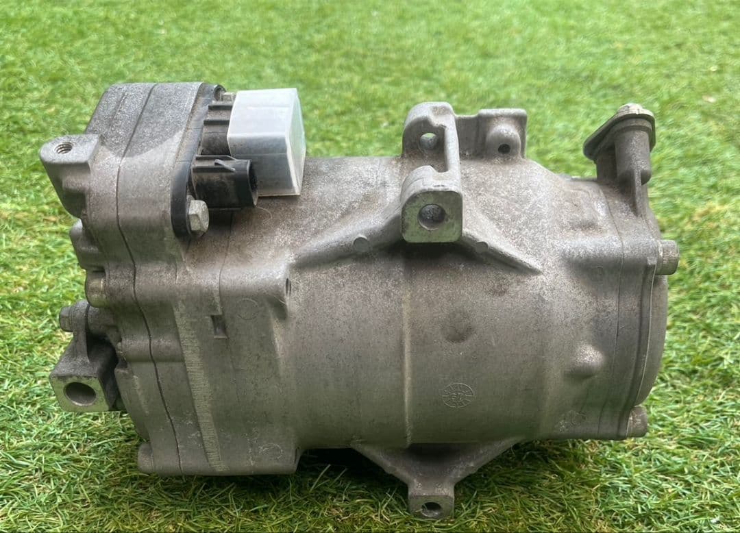 日産ノート 純正 エアコンコンプレッサー 92600-5WK0B