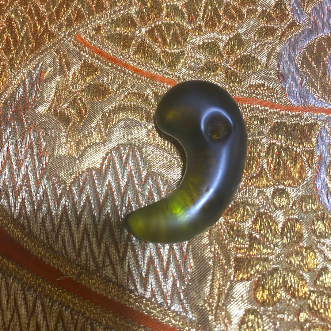 古代ロマンの結晶 ― コ字形 瑠璃ガラス製 勾玉（古墳期）