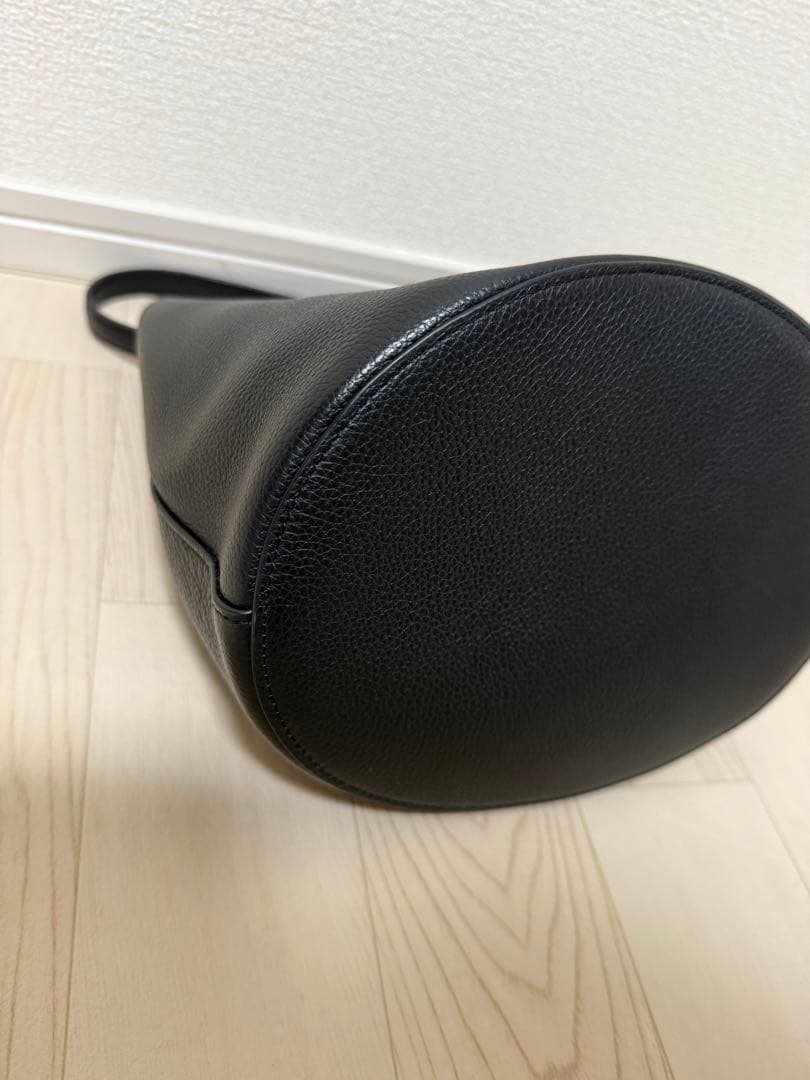 FURLA フルラ　ハンドバッグ　バック　ショルダー　黒　ゴールド　シンプル