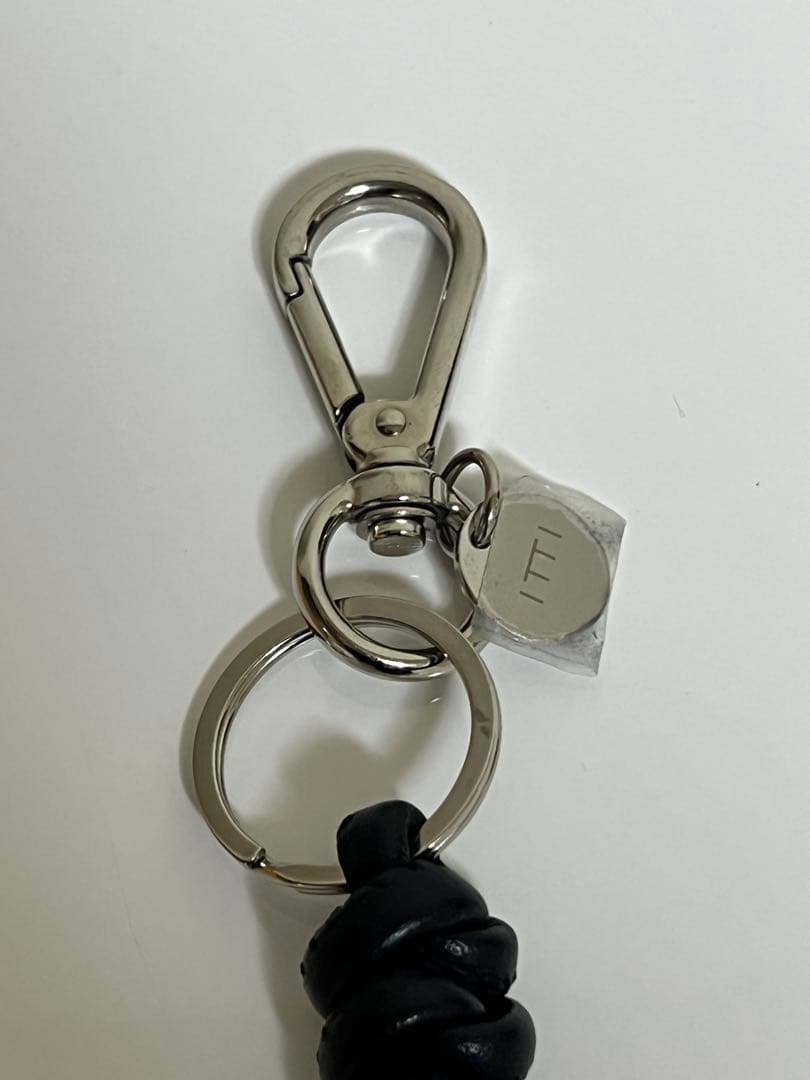 小物 ITTI CRISTY SNAKEKNOT CHARM