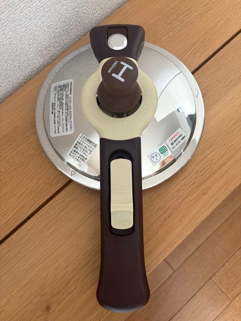 圧力鍋ワンダーシェフ　内面フッ素加工　3リットルespresso slitta